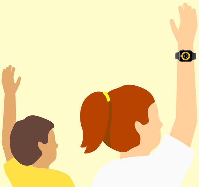 Unos niños levantan la mano en un aula con el Apple Watch en la muñeca.